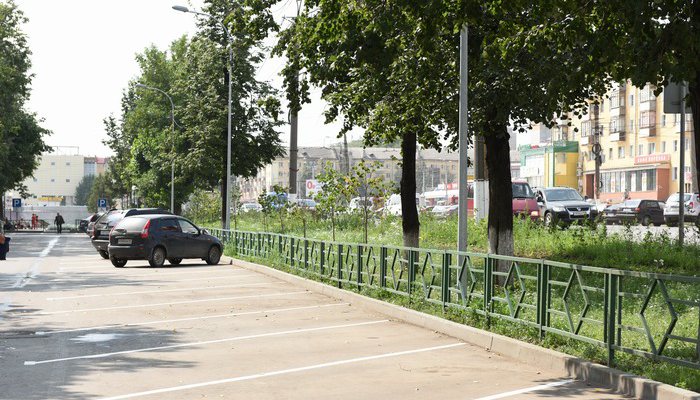 Стало известно, когда заработает платная парковка на Комсомольской
