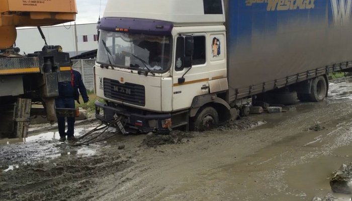 В Афанасьевском районе фуры продолжали ездить по закрытым дорогам