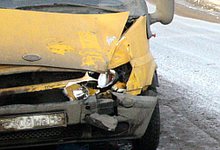 Пассажирский автобус столкнулся с мини-фургоном Ford Transit