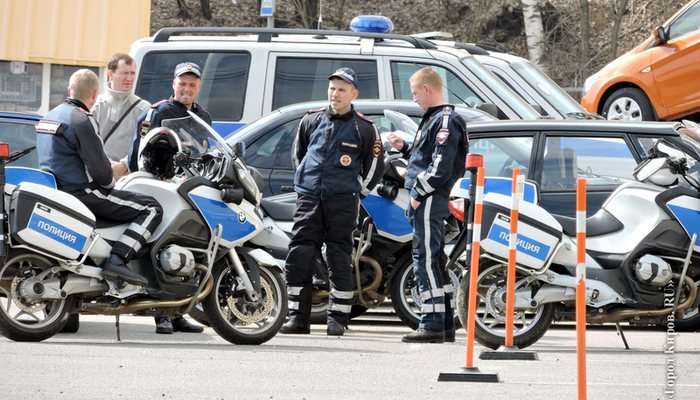 Вниманию гонщиков: мотоэкипаж ДПС выходит на дороги Кирова