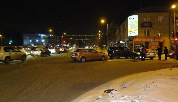 На Володарского произошло ДТП с участием 3 машин