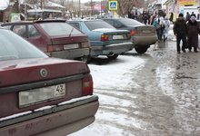 Не пройти, не проехать! Штрафы считают, а парковки не строят