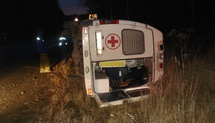 Отмечая День медика, афанасьевские врачи разбили машину «скорой помощи» 