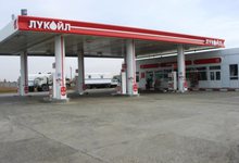 Плюс 30 копеек: 95 бензин на заправках «Лукойл» вырос в цене