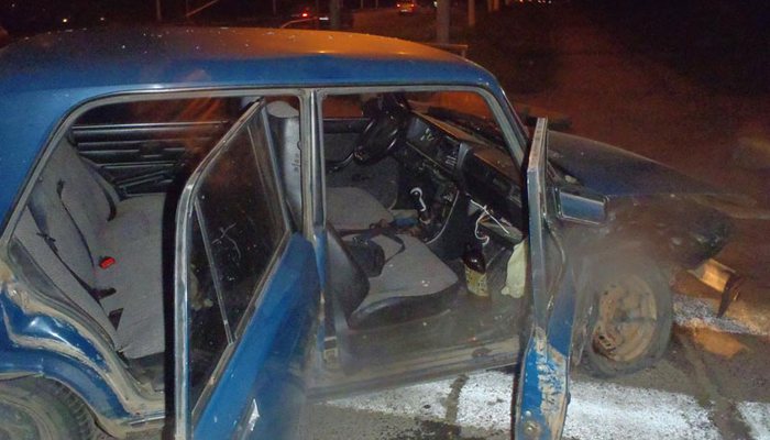 Ночью в Кирове «семерка» врезалась в иномарку: четверо пострадавших
