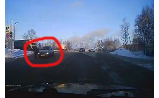 Водитель снял на видео, как «Лада» сбил школьника и уехала (Обновлено)