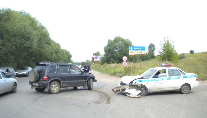 В Чепецке «Киа» врезался в патрульный автомобиль 