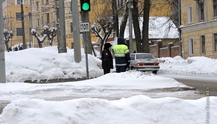 Улицы города оцеплены с утра. Медведев еще прокатится по Кирову