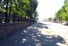 Тротуар на Карла Маркса планируют отдать под парковку для машин