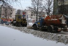 Уборка снега началась. Ежедневно в Кирове эвакуируют более 20 машин