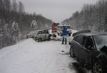 На трассе в Омутнинске погибшего водителя вырезали из  «четырнадцатой»