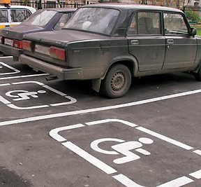 Автовладельцам Кирова не грозит крупный штраф за парковку в местах для инвалидов