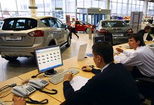 Падение продаж автомобилей. Виновато лето или автокредиты?