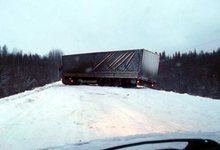 Фура перегородила движение на пути в Омутнинск