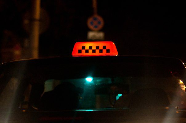В Кировской области пассажир убил таксиста, попросившего его не пить в машине