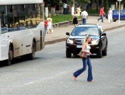 Кировских пешеходов сбивают: и на дорогах, и на тротуарах, и во дворах