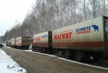 Фуры «Магнит» на обочине. Объезжай как хочешь