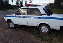 Картонные автомобили ДПС. Макеты «перемещаются» по трассам