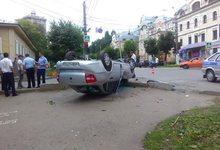 В Интернете появилось видео ДТП 4 августа с перевернувшейся «Ладой Грантой» 