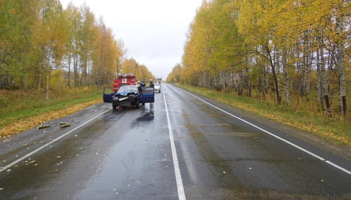 ВАЗ врезался в трактор: водитель легковушки погиб