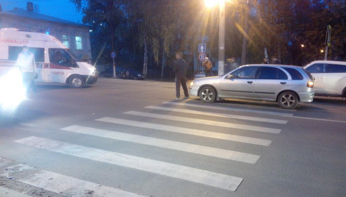 На пешеходном переходе автомобиль сбил студентку