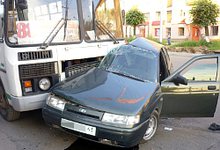 Крупное ДТП: автомобиль въехал в автобус с пассажирами