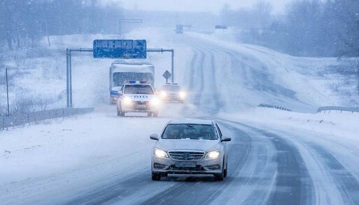 Как правильно обгонять машину ДПС и не нарваться на штраф: инструкция для водителя