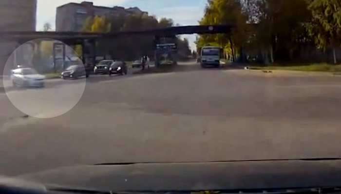 В Кирове произошло ДТП с участием патрульного автомобиля [Видео]