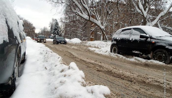  Уборка снега: водителей просят не оставлять машины на обочинах