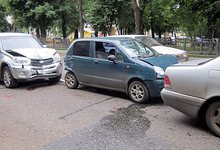 Тройная авария на Октябрьском проспекте: Toyota, Daewoo и Mercedes