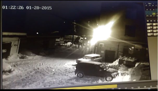 В Кирове дорожники снесли бампер у припаркованной «десятки» и уехали 