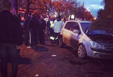 ДТП. Автомобиль протаранил остановку с детьми