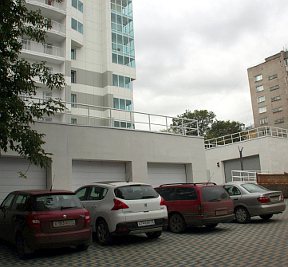 Новая высотка осталась без парковки