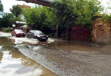 В Кирове появилось «озеро»: людям не обойти, машинам не объехать