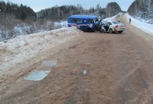 «Форд» врезался в УАЗ «Почты России»: водитель иномарки погиб