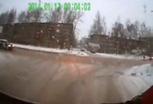 Водитель иномарки на Лепсе чуть не сбил девочку