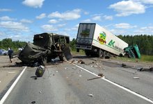 При столкновении двух грузовиков под Котельничем погибли 3 человека