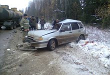 На трассе «Вятка» столкнулись легковушка и бензовоз