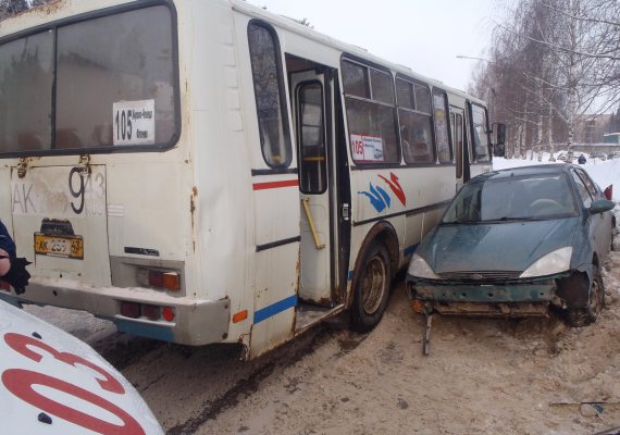 В Чепецке три пассажирки Форда попали в больницу из-за аварии