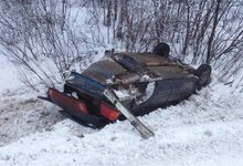 В Юрьянском районе «пятнадцатая» улетела в кювет после столкновения с «Приорой»