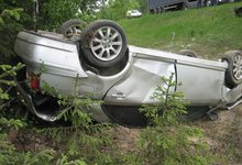 За ночь в области перевернулись 3 автомобиля 