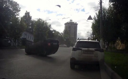 «Заколдованные» перекрестки: в Кирове есть самые опасные участки