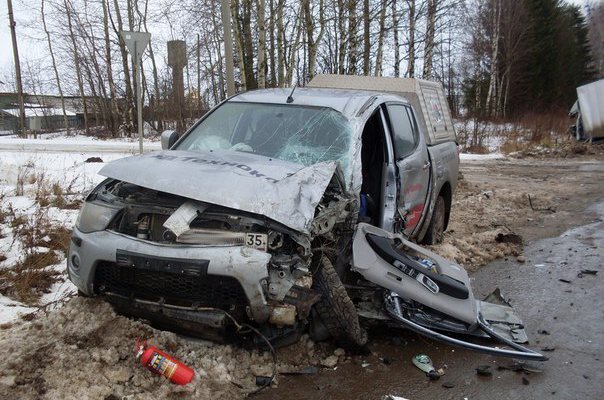 В Котельничском районе столкнулись 2 иномарки и грузовик