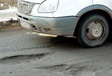 Весна пришла: на дорогах города огромные ямы