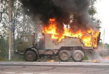 Под Суной загорелся КамАЗ: на трассе образовалась огромная пробка