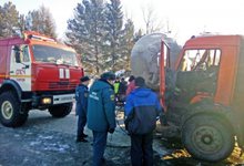 МЧС:  водителя зажало в кабине в ДТП с двумя грузовиками (ФОТО)