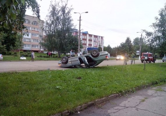 В Вятских Полянах водитель иномарки сбил женщину, сидевшую на остановке