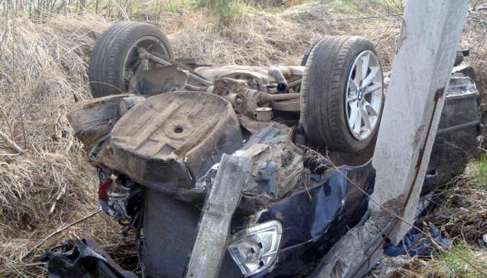 Водитель БМВ, перевернувшегося в Чепецке, погиб