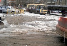 Крупная утечка воды. Район Центрального рынка подтоплен