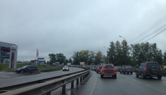 На въезде в Киров образовалась огромная пробка
